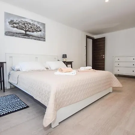Semesterbostad Holiday Home Ante - Garden Terrace