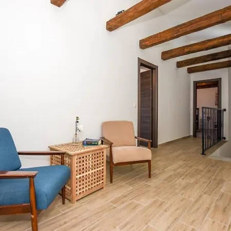 Holiday Home Ante - Garden Terrace