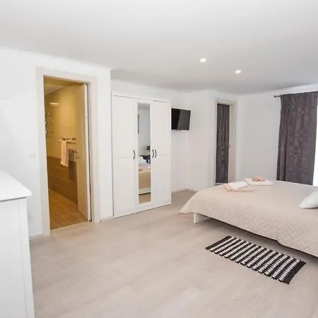 Hébergement de vacances Holiday Home Ante - Garden Terrace *